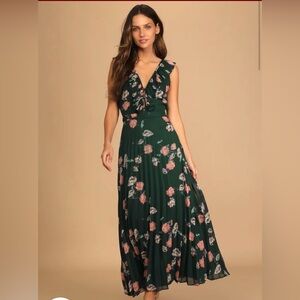 NWOT* sold out online Lulus green floral maxi dress M